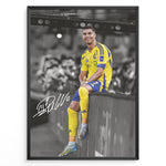 Ladda upp bild till gallerivisning, Cristiano Ronaldo sitting on barrier wearing Al Nassr yellow jersey framed plakat