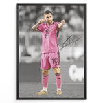 Ladda upp bild till gallerivisning, plakat of Lionel Messi in pink Inter Miami jersey pointing forward, with printed signature and black-and-white background.