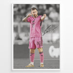 Ladda upp bild till gallerivisning, plakat of Lionel Messi in pink Inter Miami jersey pointing forward, with printed signature and black-and-white background.