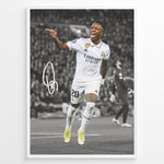Ladda upp bild till gallerivisning, Framed plakat of Vinícius Jr. in a Real Madrid kit celebrating with a pointing gesture, color-highlighted against a black and white background with signature