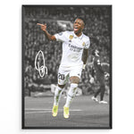 Ladda upp bild till gallerivisning, Framed plakat of Vinícius Jr. in a Real Madrid kit celebrating with a pointing gesture, color-highlighted against a black and white background with signature