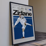 Ladda upp bild till gallerivisning, Fodbold plakat | Fodbold plakater | Zinedine Zidane Fodbold Plakat | Legendarisk Tribute til Den Ægte Fan | Plakaty.dk