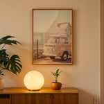 Ladda upp bild till gallerivisning, Plakat med vintage camper | Sommer og Strand Plakater | Denne plakat viser en vintage Volkswagen camper ved en kystlinje med hav og bjerge i baggrunden. Perfekt til camping- og roadtrip-entusiaster.
