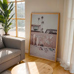 Ladda upp bild till gallerivisning, Plakat med surfbrætter | Sommer og Strand Plakater | Denne plakat viser flere surfbrætter opstillet lodret i forskellige pastelfarver som hvid, pink og grøn. Perfekt til surf- og strandelskere.
