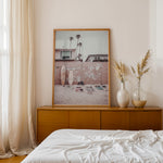 Ladda upp bild till gallerivisning, Plakat med surfbrætter | Sommer og Strand Plakater | Denne plakat viser flere surfbrætter opstillet lodret i forskellige pastelfarver som hvid, pink og grøn. Perfekt til surf- og strandelskere.

