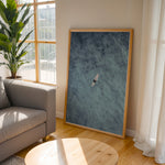 Ladda upp bild till gallerivisning, Plakat med surfer på bræt | Sommer og Strand Plakater | Dette luftfoto viser en person på et surfbræt midt i et stort, bølgende blåt-grønt hav. Perfekt til strand- og vandeventyrere.
