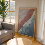 Ladda upp bild till gallerivisning, Plakat med strandliv | Sommer og Strand Plakater | Luftfoto af en strand med mennesker, rødt-pink sand og turkisblå hav. Perfekt til strandelskere og eventyrere.

