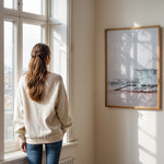 Ladda upp bild till gallerivisning, Plakat med livredders tårn | Sommer og Strand Plakater | Denne plakat viser et lyseblåt livredders tårn med en rampe og tekst “LIFEGUARD OFF-DUTY KEEP OFF”. Perfekt til strandelskere.
