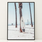 Ladda upp bild till gallerivisning, Poster med surfbräda vid palmträd | Sommar- och strandposters
