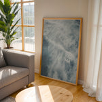 Ladda upp bild till gallerivisning, Plakat med surfer i havet | Sommer og Strand Plakater | Denne plakat viser en mand, der surfer på en stor bølge i havet. Perfekt til surfere og eventyrere.
