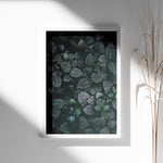 Ladda upp bild till gallerivisning, Grøn Inspiration | Plakater med frodige motiver til stuen | Plakat med grønne planter, botanisk kunst og naturplanter, ideel til at tilføje et organisk og livligt præg til dit hjem.

