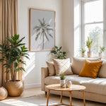 Ladda upp bild till gallerivisning, Plakat med palmetræ | Sommer og Strand Plakater | Denne plakat viser en høj palme med grønne blade mod en lys, pastel farvet himmel. Perfekt til dem, der elsker tropisk atmosfære.
