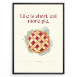 Ladda upp bild till gallerivisning, Køkken plakat | Mad plakater | Apple Pie Plakat med citat &quot;Life is short, eat more pie&quot; | Perfekt til hyggelig køkkenindretning | Plakaty.dk
