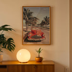 Ladda upp bild till gallerivisning, Plakat med vintage rød bil | Sommer og Strand Plakater | Denne plakat viser en klassisk rød cabriolet parkeret på en gade med palmer ved stranden. Perfekt til retro- og strandelskere.
