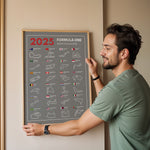 Ladda upp bild till gallerivisning, F1 Plakat | F1 Kalender Plakater 2025 | Formel 1 Race Tracking Map | Perfekt til Den Ægte Fan | Plakaty.dk
