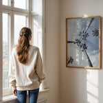 Ladda upp bild till gallerivisning, Plakat med palmer og himmel | Sommer og Strand Plakater | Denne plakat viser flere høje palmer mod en delvist skyet himmel. Perfekt til dem, der elsker tropiske omgivelser.
