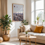 Ladda upp bild till gallerivisning, Plakat med luftballoner | Sommer og Strand Plakater | Denne plakat viser mange farverige luftballoner i en klar blå himmel under solopgang eller solnedgang. Perfekt til dem, der elsker eventyr og frihed.
