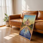 Ladda upp bild till gallerivisning, Agra Vintage Travel Plakat | Vintage Travel Poster | Denne plakat viser det ikoniske Taj Mahal i Agra, Indien, med dets hvide marmorkupler og minareter mod en gradient himmel. Perfekt til rejse- og arkitekturentusiaster.
