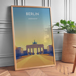 Ladda upp bild till gallerivisning, Berlin Vintage Travel Plakat | Vintage Travel Poster | Denne plakat viser Brandenburger Tor i Berlin, Tyskland, med en gradient baggrund fra blå til gul. Perfekt til rejse- og kulturentusiaster.
