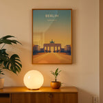 Ladda upp bild till gallerivisning, Berlin Vintage Travel Plakat | Vintage Travel Poster | Denne plakat viser Brandenburger Tor i Berlin, Tyskland, med en gradient baggrund fra blå til gul. Perfekt til rejse- og kulturentusiaster.
