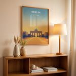 Ladda upp bild till gallerivisning, Berlin Vintage Travel Plakat | Vintage Travel Poster | Denne plakat viser Brandenburger Tor i Berlin, Tyskland, med en gradient baggrund fra blå til gul. Perfekt til rejse- og kulturentusiaster.
