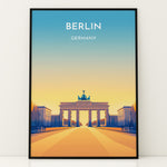 Ladda upp bild till gallerivisning, Berlin Vintage Travel Plakat | Vintage Travel Poster | Denne plakat viser Brandenburger Tor i Berlin, Tyskland, med en gradient baggrund fra blå til gul. Perfekt til rejse- og kulturentusiaster.
