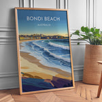 Ladda upp bild till gallerivisning, Bondi Beach Vintage Travel Plakat | Vintage Travel Poster | Denne plakat viser en farverig illustration af Bondi Beach i Australien, med bølger, der slår ind mod kysten og en by i baggrunden. Perfekt til dem, der elsker strand- og byliv.
