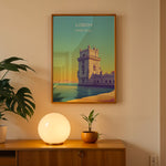 Ladda upp bild till gallerivisning, Lissabon Vintage Travel Plakat | Vintage Travel Poster | Denne plakat viser et historisk tårn ved vandet i Lissabon, Portugal, i en farverig og stiliseret illustration.
