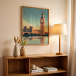Ladda upp bild till gallerivisning, London Vintage Travel Plakat | Vintage Travel Poster | Denne plakat viser en stiliseret illustration af Big Ben og Parlamentsbygningerne i London, England, med deres refleksion i vandet nedenfor. Perfekt til rejse- og arkitekturentusiaster.
