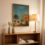 Ladda upp bild till gallerivisning, Marrakech Vintage Travel Plakat | Vintage Travel Poster | Denne plakat viser en stiliseret illustration af Marrakech med en høj minaret og palmetræer mod en gradienthimmel.
