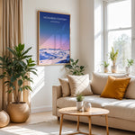 Ladda upp bild till gallerivisning, McMurdo Station Vintage Travel Plakat | Vintage Travel Poster | Denne plakat viser en stiliseret illustration af McMurdo Station i Antarktis med en gradienthimmel og snebeklædte bygninger. Perfekt til rejse- og historieentusiaster.
