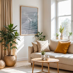 Ladda upp bild till gallerivisning, Plakat med hav og surfer | Sommer og Strand Plakater | Denne plakat viser flere surfere, der rider på bølger i det klare, blå-grønne hav. Perfekt til surfere og strandelskere.
