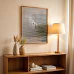 Ladda upp bild till gallerivisning, Plakat med hav og surfer | Sommer og Strand Plakater | Denne plakat viser flere surfere, der rider på bølger i det klare, blå-grønne hav. Perfekt til surfere og strandelskere.
