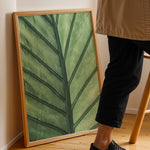 Ladda upp bild till gallerivisning, Plante print | Frodig plakat til stuen | Plakat med grønne planter, botanisk kunst og naturplanter, ideel til at tilføje et organisk og livligt præg til dit hjem.
