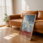 Ladda upp bild till gallerivisning, Plakat med bølger og strand | Sommer og Strand Plakater | Denne plakat viser et luftfoto af bølger, der bryder mod en rødlig sandstrand. Perfekt til dem, der elsker kystlandskaber.
