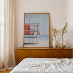 Ladda upp bild till gallerivisning, Plakat med livredders tårn | Sommer og Strand Plakater | Denne plakat viser et pastelfarvet livredders tårn med et skilt og strandadvarsler. Perfekt til strandelskere.
