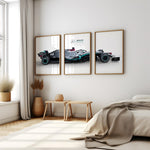 Ladda upp bild till gallerivisning, Petronas Formel 1 Plakater | Sæt af 3 | Moderne Racerbil Design | Dynamisk Motorsport Kunst | Plakaty.dk
