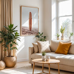 Ladda upp bild till gallerivisning, Plakat med surfbræt på stranden | Sommer og Strand Plakater | Denne plakat viser et surfbræt stående oprejst på en rolig sandstrand med havet i baggrunden. Perfekt til strand- og surfentusiaster.
