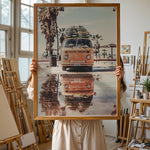 Ladda upp bild till gallerivisning, Plakat med Volkswagen surf van | Sommer og Strand Plakater | Denne plakat viser en orange Volkswagen van med surfbrætter på taget, parkeret på en våd overflade med refleksion af vanen i vandet. Perfekt til eventyrlystne sjæle og strandelskere.
