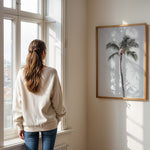Ladda upp bild till gallerivisning, Plakat med palmetræ | Sommer og Strand Plakater | Denne plakat viser et højt palmetræ med en krone af grønne blade mod en klar, lys himmel. Perfekt til dem, der elsker tropiske vibes.

