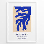 Ladda upp bild till gallerivisning, Matisse Cut-Outs Plakat | Kunstplakat med blå organiske former på beige baggrund
