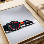 Ladda upp bild till gallerivisning, Red Bull Formel 1 Plakater | Sæt af 3 | Moderne Racerbil Design | Dynamisk Motorsport Kunst | Plakaty.dk
