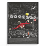 Ladda upp bild till gallerivisning, Alejandro Garnacho fodbold plakat med spektakulært saksespark i Manchester United rød trøje på mørk stadionbaggrund.
