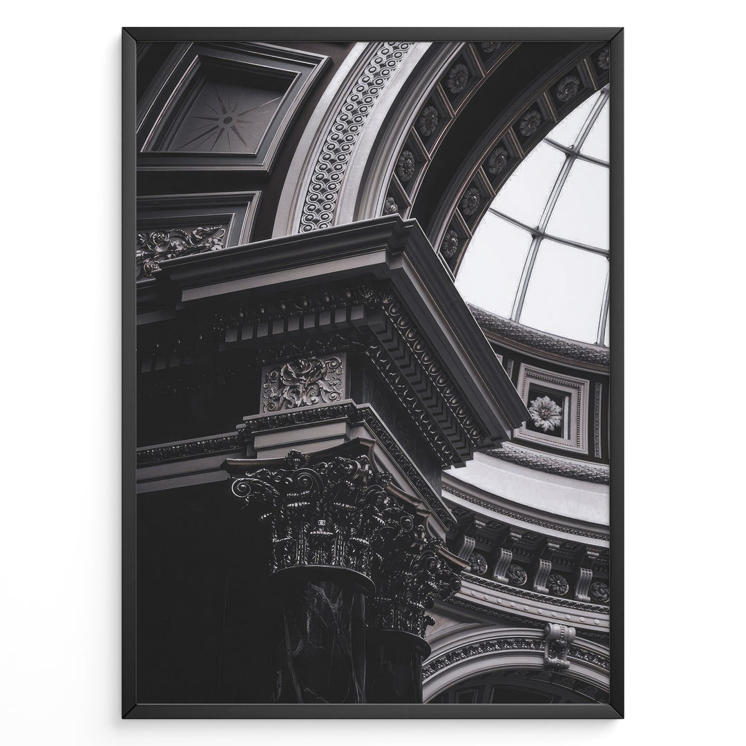 Fashion Plakat | Architectural Elegance: Classical Interior with Ornate Column and Dome Plakaty.dk | Close-up photograph of an ornate Corinthian column supporting a decorated entablature beneath a domed ceiling with intricate molding and classical architectural detailing.