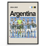 Ladda upp bild till gallerivisning, Argentina fodbold holdplakat | Officielt holdfoto med blå og hvide trøjer fra 2024-2025 sæsonen, perfekte detaljer og stærk holdenergi
