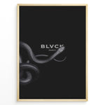 Ladda upp bild till gallerivisning, Fashion Plakat | BLVCK Paris Serpent Noir: Minimalist Snake-Inspired Wall Art Plakaty.dk | Minimalist black artwork featuring a coiled snake and the BLVCK Paris logo in the center, on a dark background.
