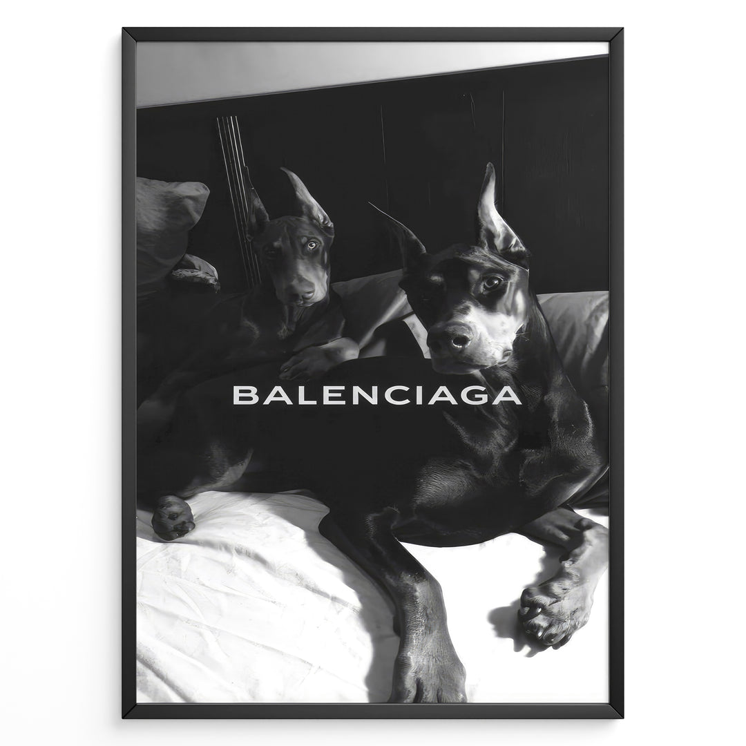 Fashion Plakat | Balenciaga Poster Featuring Dobermans in Black and White Plakaty.dk | Black and white poster of two Dobermans lying on a bed with the Balenciaga logo across the center.