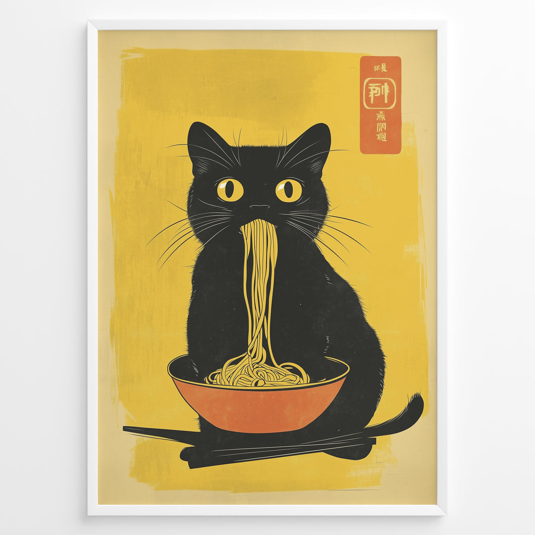 Japanske plakater | Illustration of a black cat with yellow eyes eating noodles from an orange bowl, set against a yellow background with Asian characters in the corner.