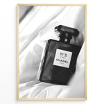 Ladda upp bild till gallerivisning, Fashion Plakat | Chanel No. 5 L’Eau Perfume Bottle – Black and White Fashion Photography Plakaty.dk | Black and white photo of a Chanel No. 5 L’Eau perfume bottle resting on a bed of soft white fabric.

