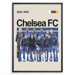Ladda upp bild till gallerivisning, Holdfoto | Chelsea FC fodboldplakat 2024-2025 med hele truppen i blå trøjer – ideel vægdekoration til fans af Chelsea og engelsk fodbold.
